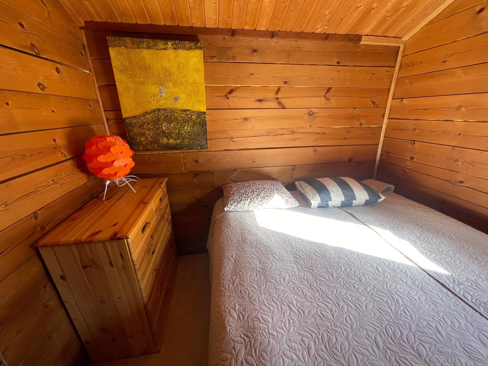 Three Rooms Stuga I Stugby Near National Park Undenäs Buitenkant foto