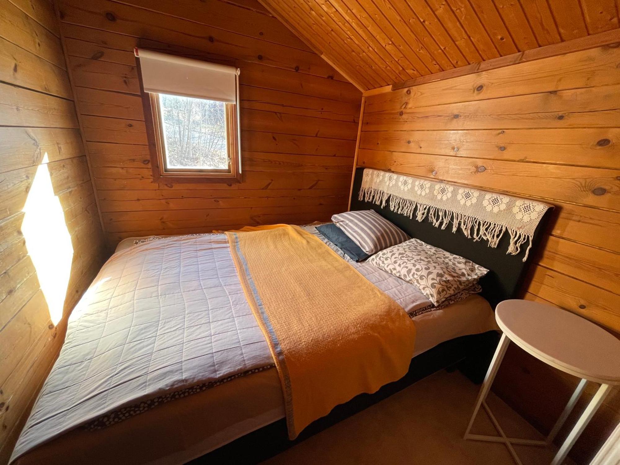 Three Rooms Stuga I Stugby Near National Park Undenäs Buitenkant foto